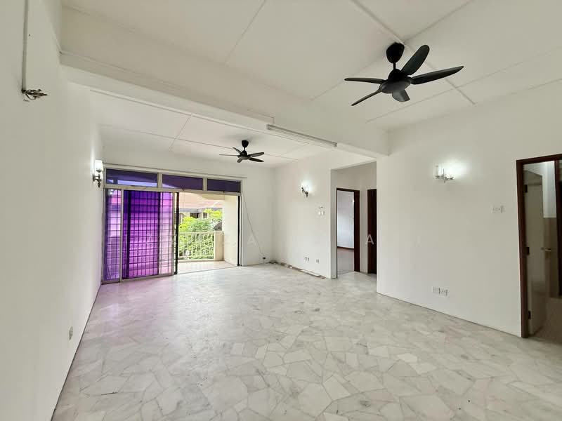 Pangsapuri untuk Dijual di Intan Apartment - Izzaza Izzati - Living Room - PropertyGuru.com.my