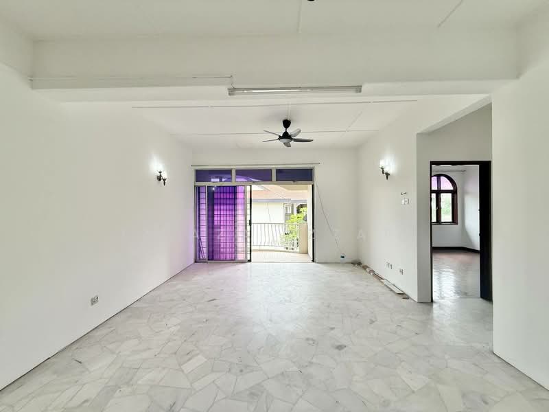 Pangsapuri untuk Dijual di Intan Apartment - Izzaza Izzati - Living Room - PropertyGuru.com.my