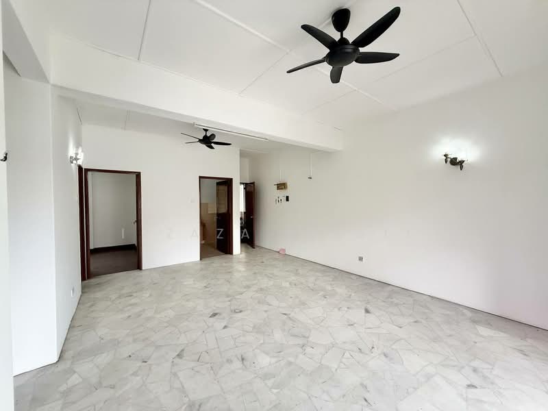 Pangsapuri untuk Dijual di Intan Apartment - Izzaza Izzati - Living Room - PropertyGuru.com.my