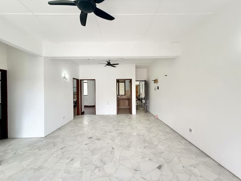 Pangsapuri untuk Dijual di Intan Apartment - Izzaza Izzati - Living Room - PropertyGuru.com.my