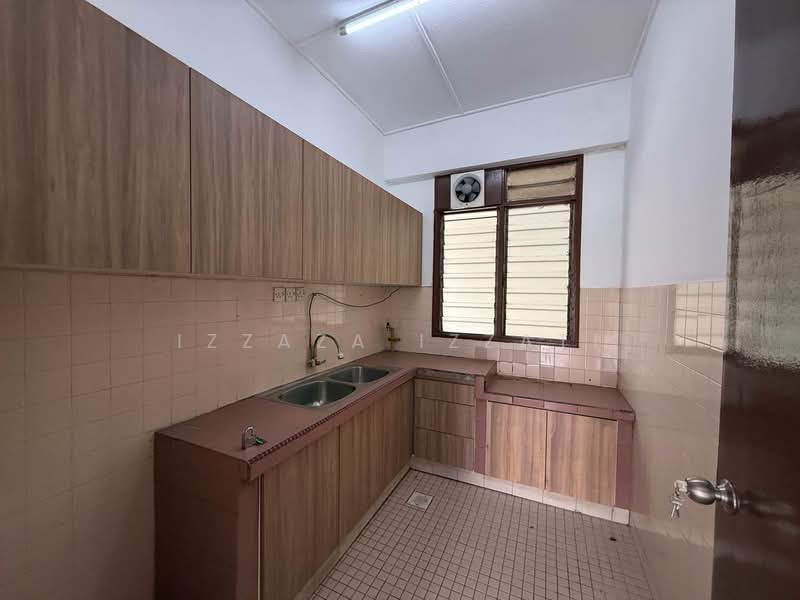 Pangsapuri untuk Dijual di Intan Apartment - Izzaza Izzati - Kitchen - PropertyGuru.com.my
