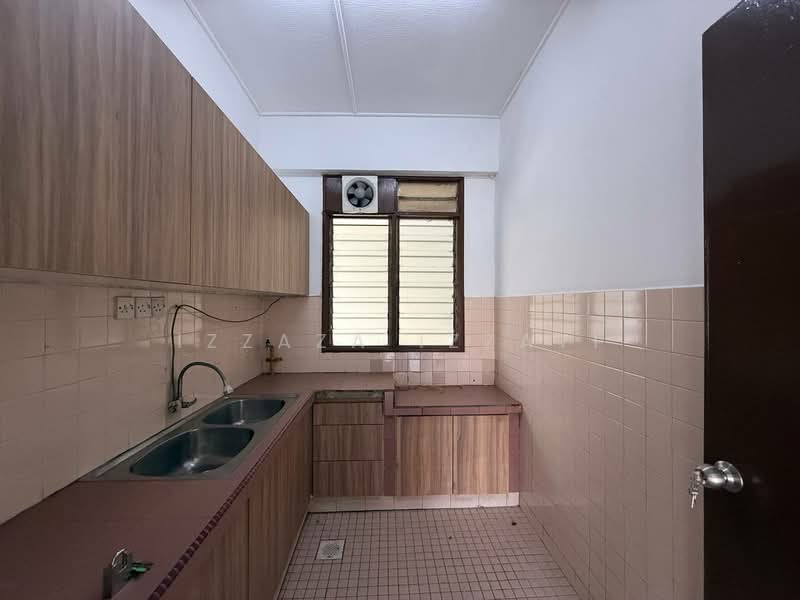 Pangsapuri untuk Dijual di Intan Apartment - Izzaza Izzati - Kitchen - PropertyGuru.com.my