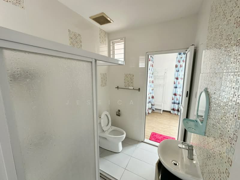 Semi-Detached House for Rent in Taman Pelangi (Johor Bahru) - Jessica Ma - Bathroom - PropertyGuru.com.my