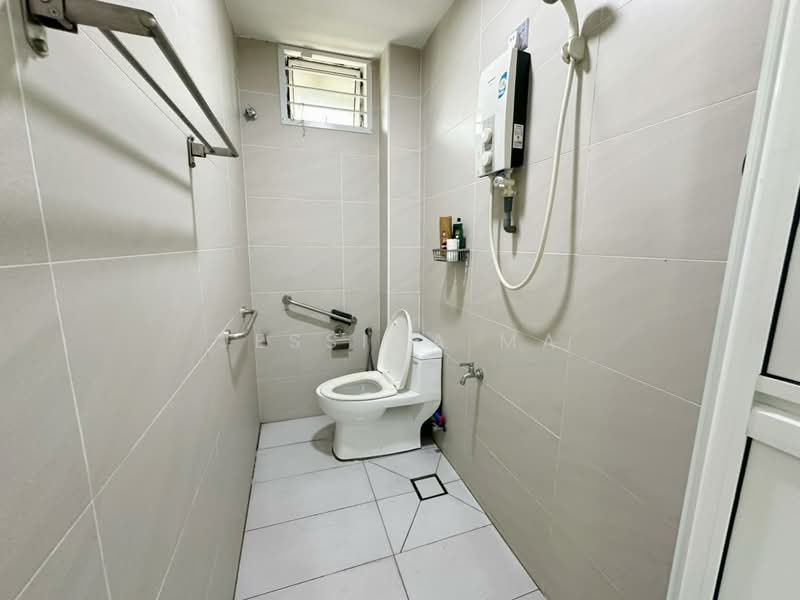 Semi-Detached House for Rent in Taman Pelangi (Johor Bahru) - Jessica Ma - Bathroom - PropertyGuru.com.my