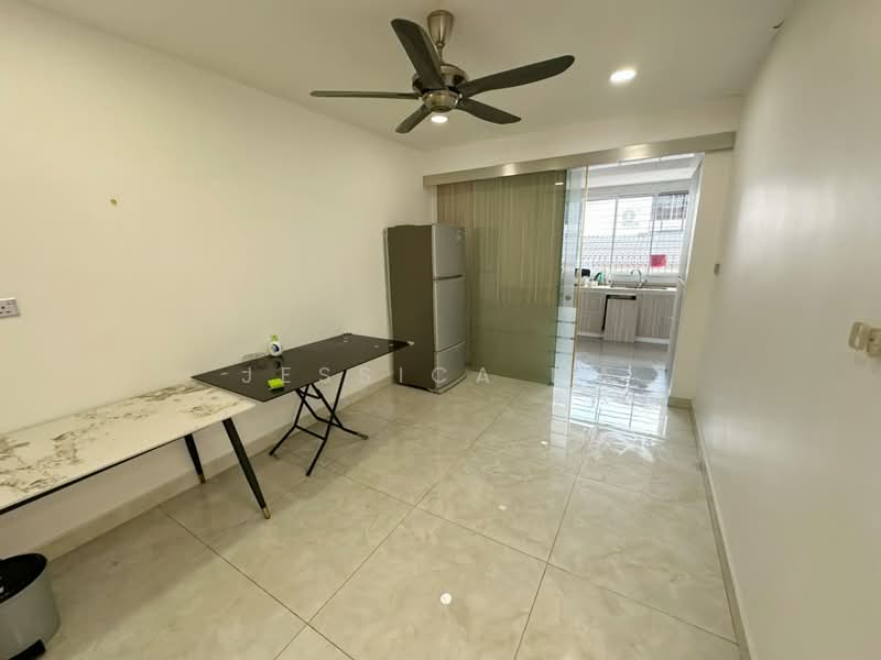Semi-Detached House for Rent in Taman Pelangi (Johor Bahru) - Jessica Ma - Kitchen - PropertyGuru.com.my