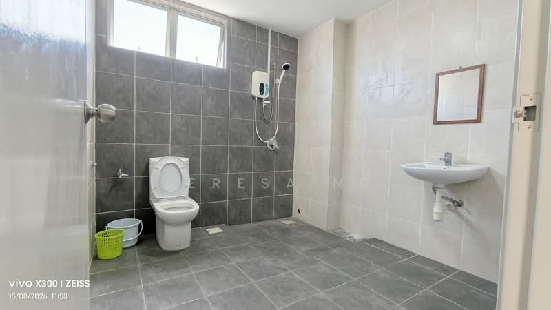 3-storey Terraced House for Rent in Puchong (Selangor) - Teresa Ng - 2nd Floor Bathroom - PropertyGuru.com.my