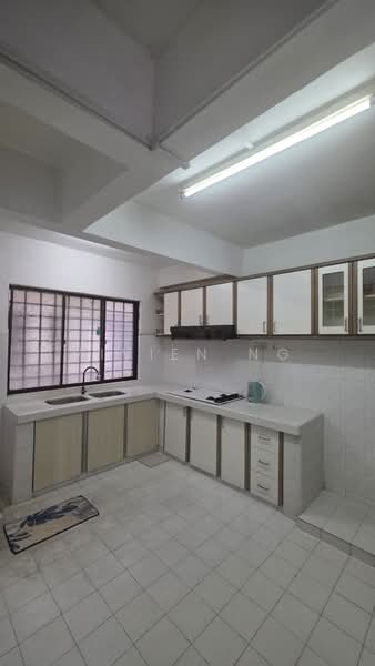 Rumah Teres 3-Tingkat untuk Dijual di Taman Putra (Ampang) - Vivien Ng - Kitchen - PropertyGuru.com.my
