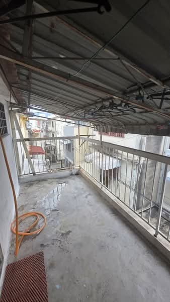 Rumah Teres 3-Tingkat untuk Dijual di Taman Putra (Ampang) - Vivien Ng - Balcony - PropertyGuru.com.my