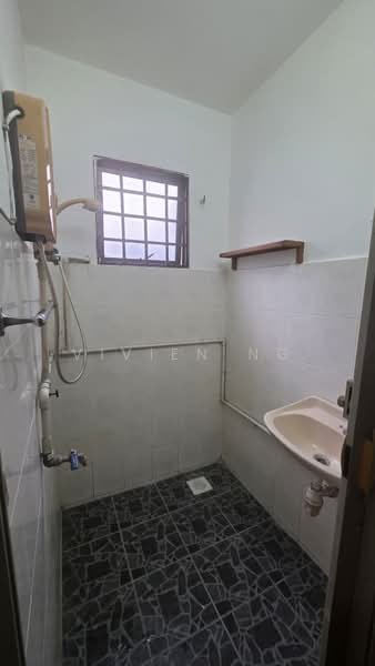 Rumah Teres 3-Tingkat untuk Dijual di Taman Putra (Ampang) - Vivien Ng - Bathroom - PropertyGuru.com.my