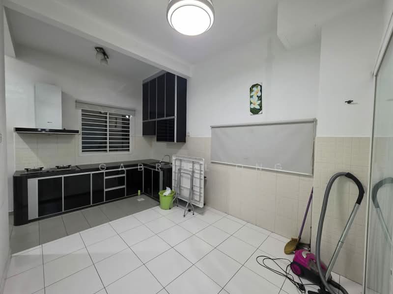 Rumah Teres 2-Tingkat untuk Dijual di Taman Setia Indah (Tebrau) - Gabriel Ong - Kitchen - PropertyGuru.com.my