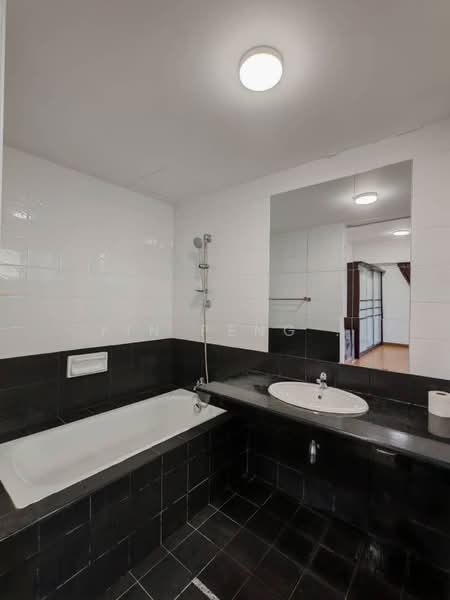 Kondominium untuk Dijual di The Plaza Condominium - Yin Peng . - Bathroom - PropertyGuru.com.my