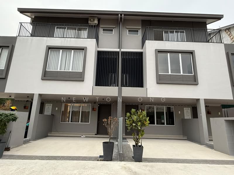Townhouse for Sale in Sepang (Selangor) - Newton Ong - Exterior - PropertyGuru.com.my