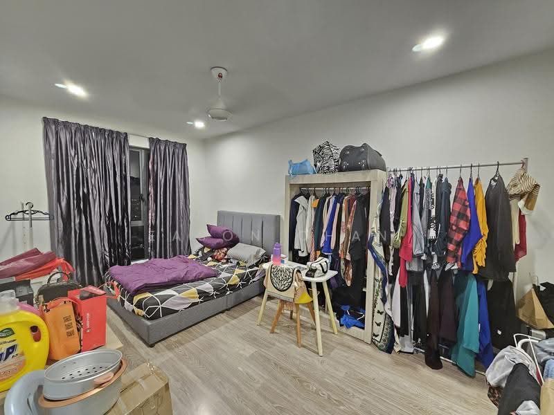 Kediaman Servis untuk Dijual di United Point (Residensi Berpadu) - Eason Chan - Bedroom - PropertyGuru.com.my