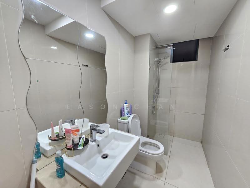 Kediaman Servis untuk Dijual di United Point (Residensi Berpadu) - Eason Chan - Bathroom - PropertyGuru.com.my