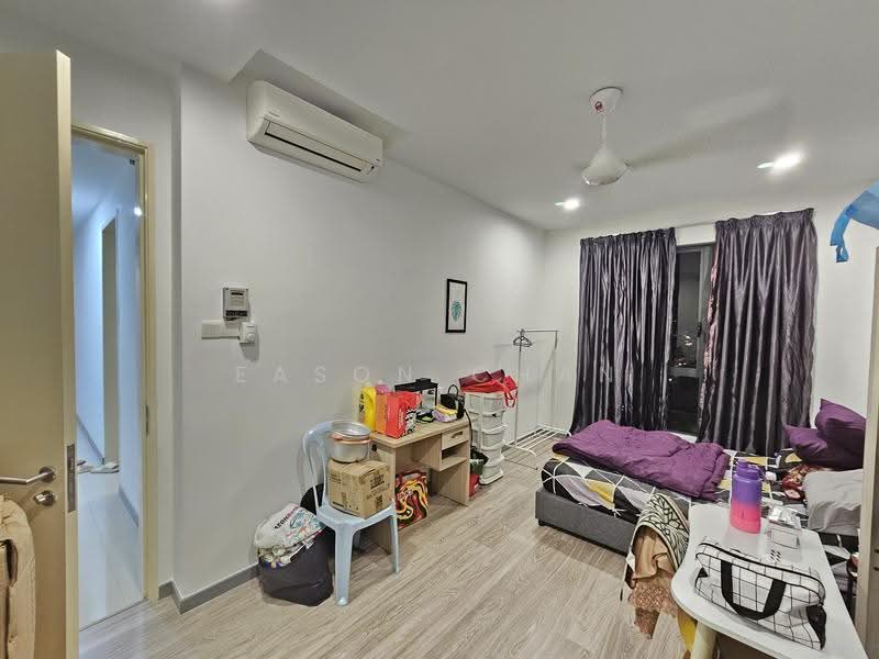 Kediaman Servis untuk Dijual di United Point (Residensi Berpadu) - Eason Chan - Bedroom - PropertyGuru.com.my