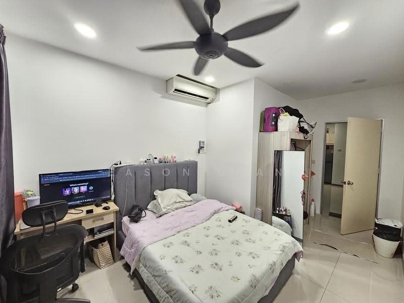 Kediaman Servis untuk Dijual di United Point (Residensi Berpadu) - Eason Chan - Bedroom - PropertyGuru.com.my