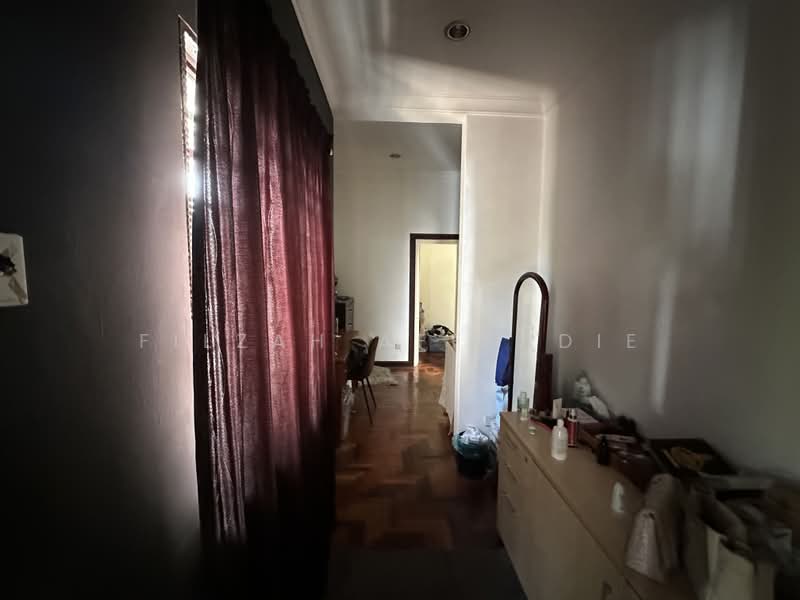 Rumah Teres 2-Tingkat untuk Dijual di Putra Heights (Subang Jaya) - Filzah Affendie - Walk in Closet - PropertyGuru.com.my