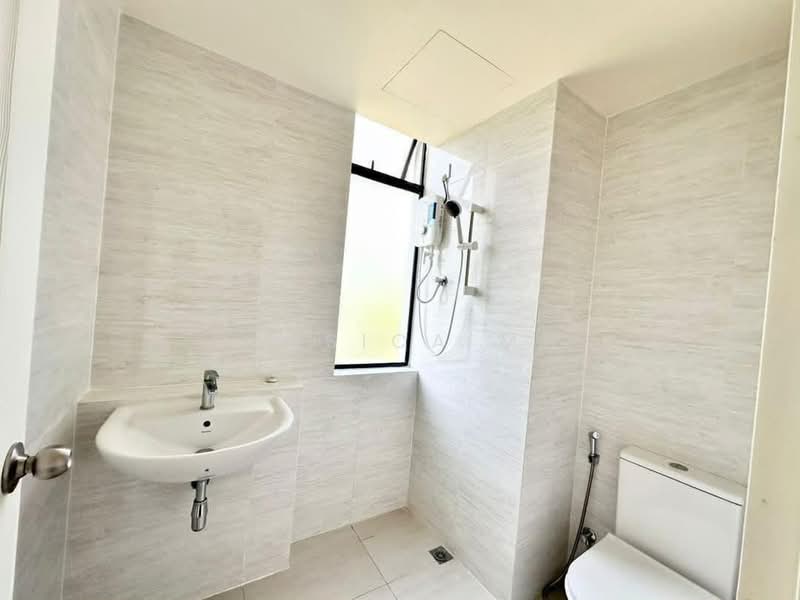 2-storey Terraced House for Rent in Central Park (Tampoi) - Jessica Ma - Bathroom - PropertyGuru.com.my