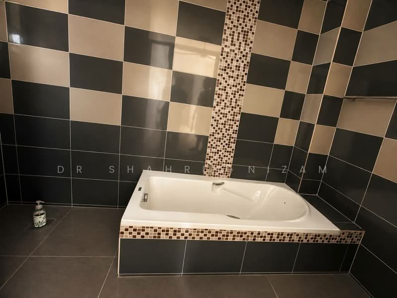 Rumah Kluster untuk Dijual di Bandar Saujana Putra (Jenjarom) - Dr Shahril Nizam - Bathroom - PropertyGuru.com.my