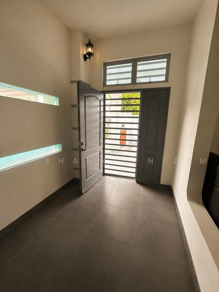 Rumah Kluster untuk Dijual di Bandar Saujana Putra (Jenjarom) - Dr Shahril Nizam - Entrance - PropertyGuru.com.my