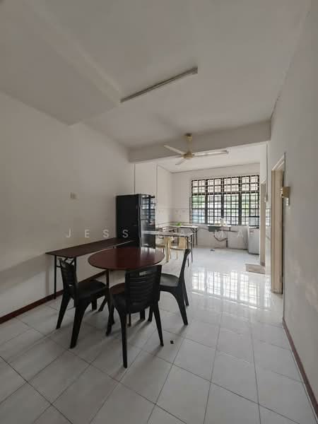 2-storey Terraced House for Rent in Taman Daya (Johor Bahru) - Jessica Ma - Kitchen - PropertyGuru.com.my