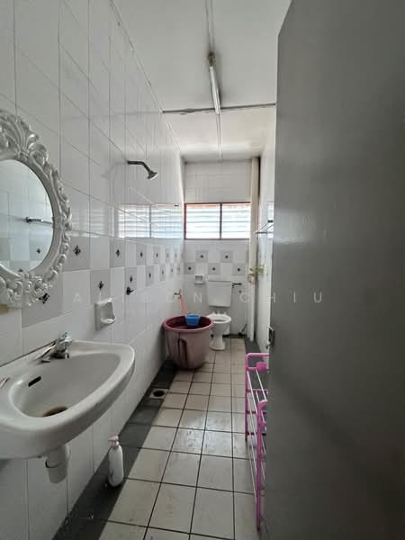 Rumah Teres 2.5-Tingkat untuk Dijual di Taman Sri Bintang (Kepong) - Alison Chiu - Bathroom - PropertyGuru.com.my
