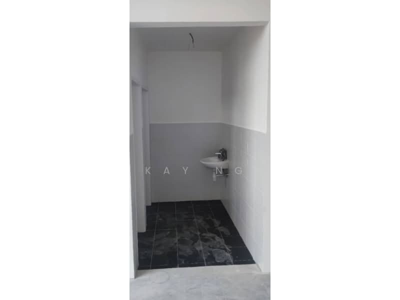 Shop for Rent in Taman Bukit Kaze (Ulu Tiram) - Kay Ng - Bathroom - PropertyGuru.com.my