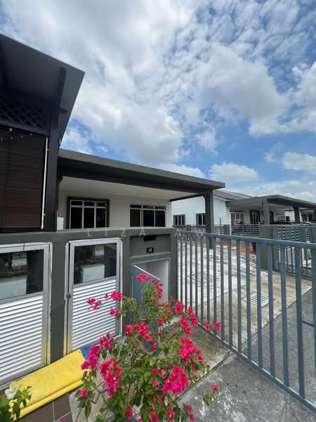 Rumah Berkembar untuk Dijual di Taman Srikandi (Telok Panglima Garang) - Liza Awi - Exterior - PropertyGuru.com.my