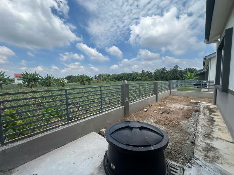 Rumah Berkembar untuk Dijual di Taman Srikandi (Telok Panglima Garang) - Liza Awi - Exterior - PropertyGuru.com.my