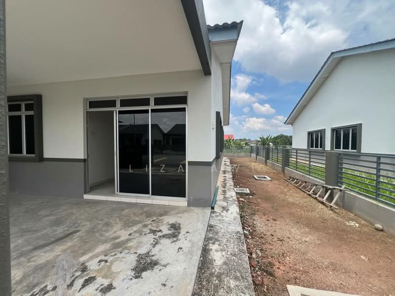 Rumah Berkembar untuk Dijual di Taman Srikandi (Telok Panglima Garang) - Liza Awi - Exterior - PropertyGuru.com.my