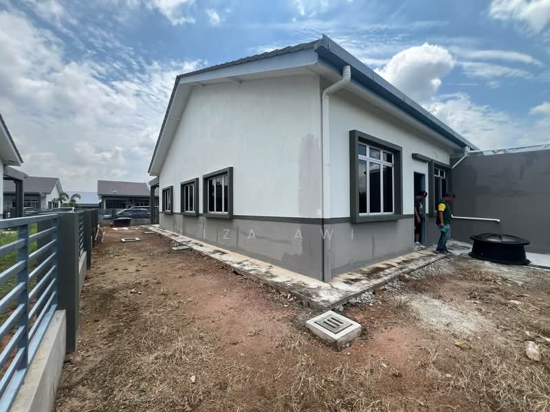Rumah Berkembar untuk Dijual di Taman Srikandi (Telok Panglima Garang) - Liza Awi - Exterior - PropertyGuru.com.my