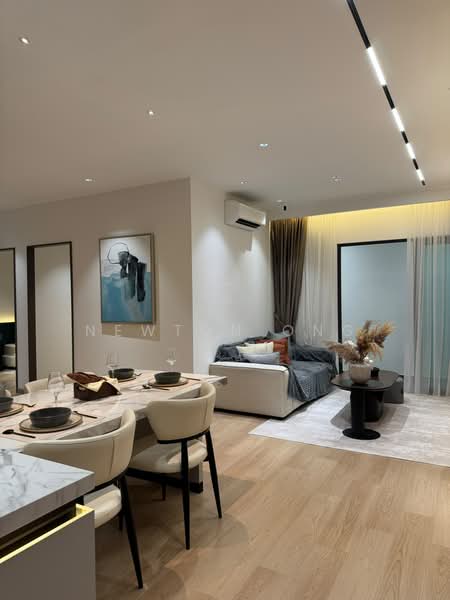 Kondominium untuk Dijual di Armani Avani Residence - Newton Ong - Living Room - PropertyGuru.com.my