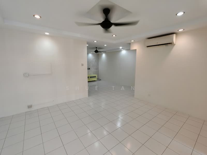 Rumah Teres 2-Tingkat untuk Dijual di Setia Alam (Selangor) - Shue Tan - Living Room - PropertyGuru.com.my