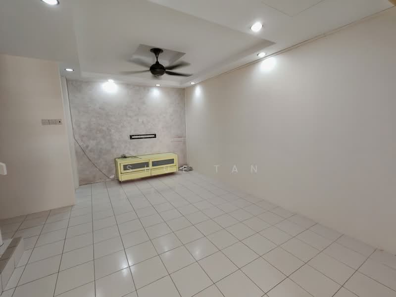 Rumah Teres 2-Tingkat untuk Dijual di Setia Alam (Selangor) - Shue Tan - Living Room - PropertyGuru.com.my