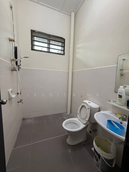 Rumah Teres 2-Tingkat untuk Disewa di Taman Pelangi Indah (Ulu Tiram) - Jessica Ma - Bathroom - PropertyGuru.com.my