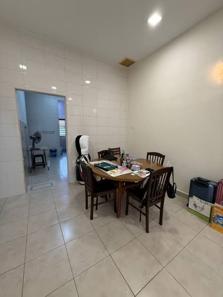 Rumah Teres 2-Tingkat untuk Disewa di Taman Pelangi Indah (Ulu Tiram) - Jessica Ma - Dining Room - PropertyGuru.com.my