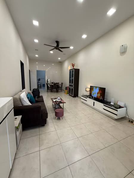 Rumah Teres 2-Tingkat untuk Disewa di Taman Pelangi Indah (Ulu Tiram) - Jessica Ma - Living Room - PropertyGuru.com.my
