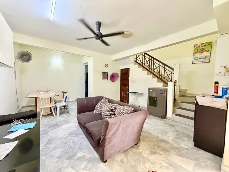 2-storey Terraced House for Sale in Usj 14 (Subang Jaya) - Keasavan Hari Krishnan - Living Room - PropertyGuru.com.my