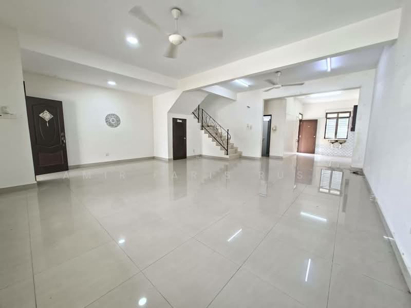 2-storey Terraced House for Sale in Bandar Dato Onn (Tebrau) - Amir Faris Rusli - Living Room - PropertyGuru.com.my