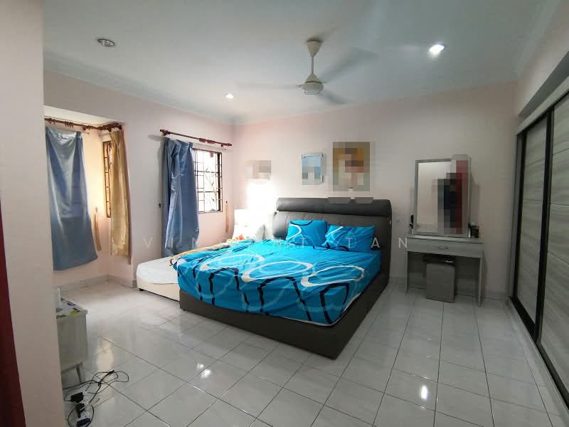 Rumah Teres untuk Dijual di Bandar Kinrara Seksyen 1 (Bandar Kinrara) - Vincent Tan - Bedroom - PropertyGuru.com.my