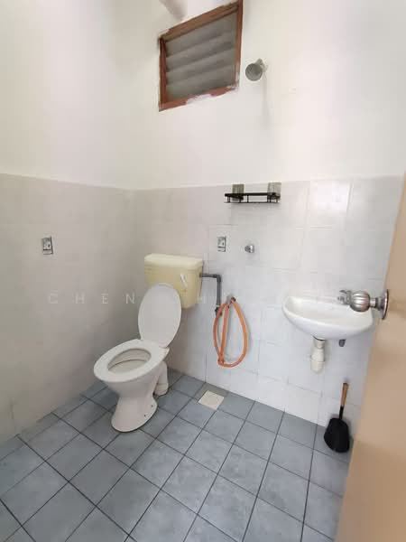 Pangsapuri untuk Disewa di Villa Krystal @ Bandar Selesa Jaya - Chen Shieh Yu - Bathroom - PropertyGuru.com.my