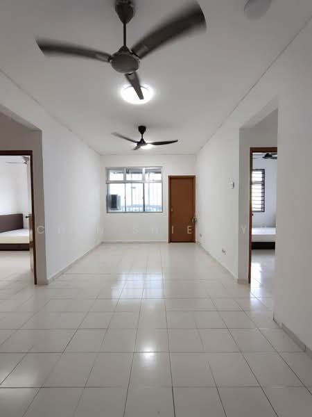 Pangsapuri untuk Disewa di Villa Krystal @ Bandar Selesa Jaya - Chen Shieh Yu - Living Room - PropertyGuru.com.my
