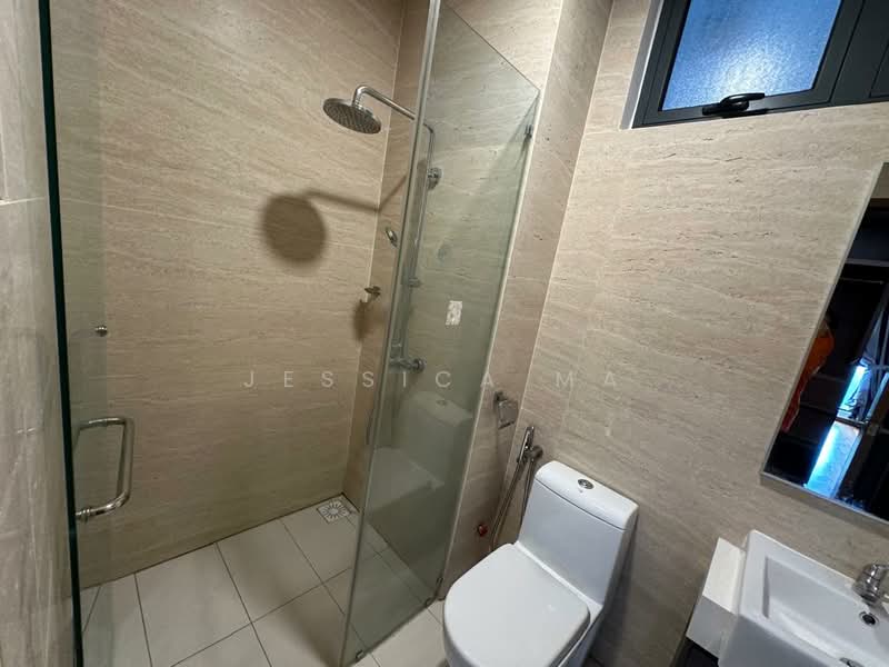 Kediaman Servis untuk Disewa di Crescent Bay Suites (Teluk Bayu) - Jessica Ma - Bathroom - PropertyGuru.com.my