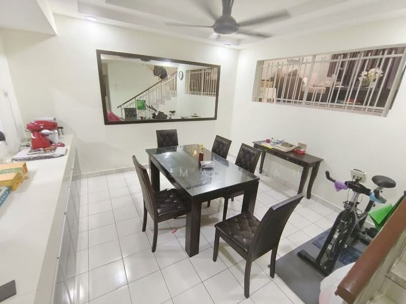 Rumah Teres 2.5-Tingkat untuk Dijual di Taman Puncak Saujana (Kajang) - Aimi Mahirah - Dining Room - PropertyGuru.com.my