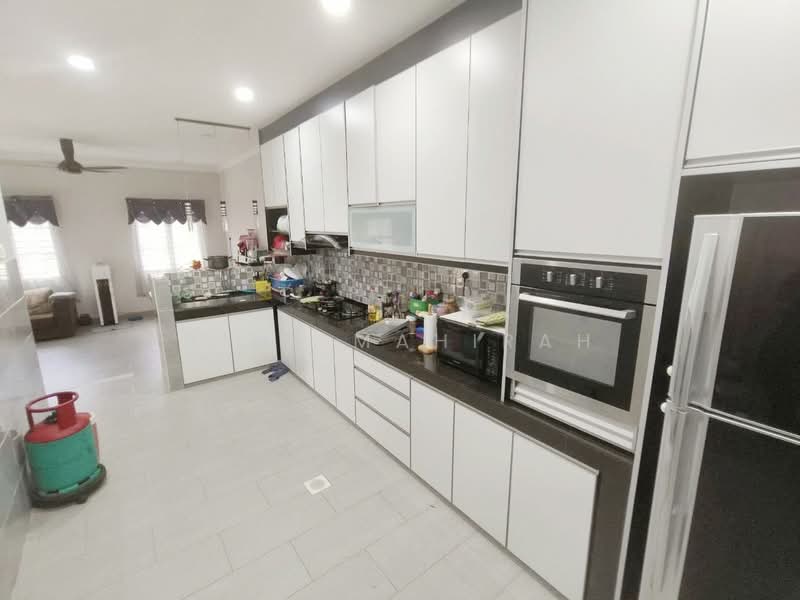 Rumah Teres 2.5-Tingkat untuk Dijual di Taman Puncak Saujana (Kajang) - Aimi Mahirah - Kitchen - PropertyGuru.com.my
