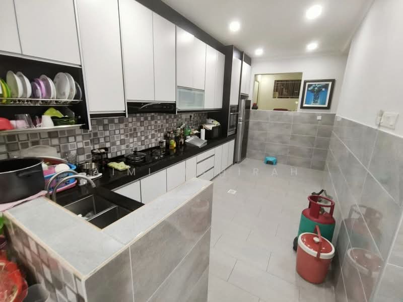 Rumah Teres 2.5-Tingkat untuk Dijual di Taman Puncak Saujana (Kajang) - Aimi Mahirah - Kitchen - PropertyGuru.com.my