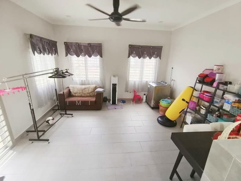 Rumah Teres 2.5-Tingkat untuk Dijual di Taman Puncak Saujana (Kajang) - Aimi Mahirah - Living Room - PropertyGuru.com.my