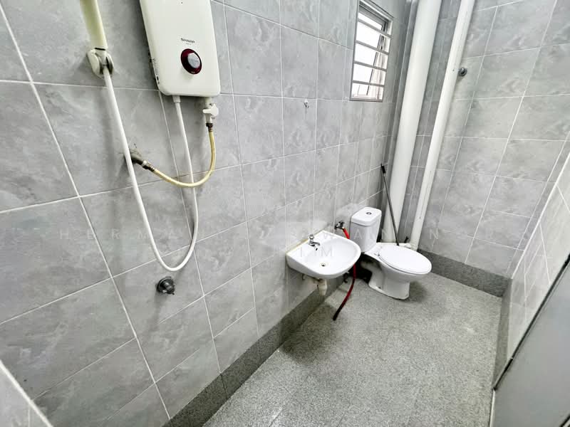 Pangsapuri untuk Disewa di Vesta View - Herman Sazwan Nor Rahim - Bathroom - PropertyGuru.com.my