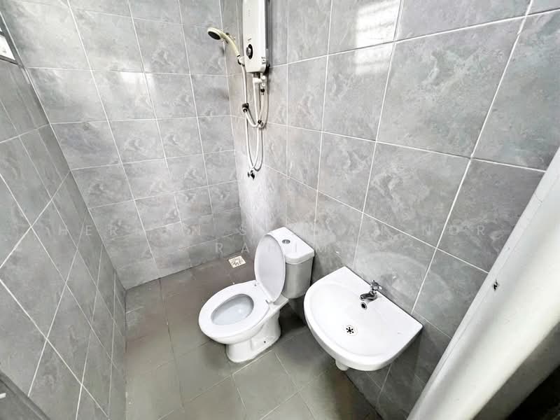 Pangsapuri untuk Disewa di Vesta View - Herman Sazwan Nor Rahim - Bathroom - PropertyGuru.com.my