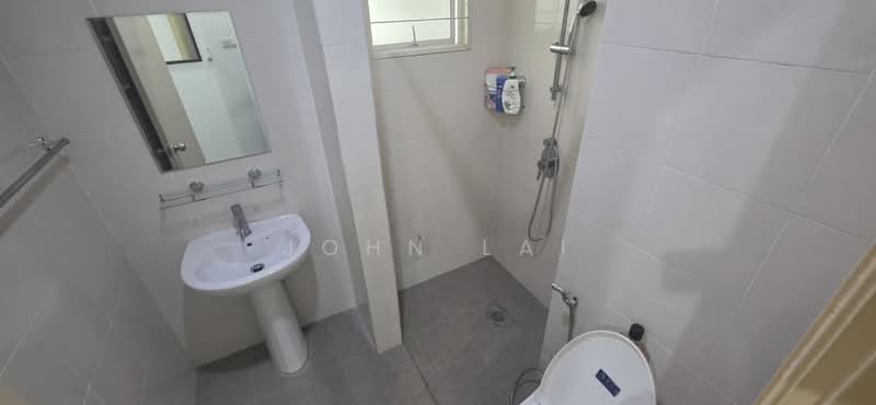 Kediaman Servis untuk Dijual di Subang Olives Residence - John Lai - Bathroom - PropertyGuru.com.my
